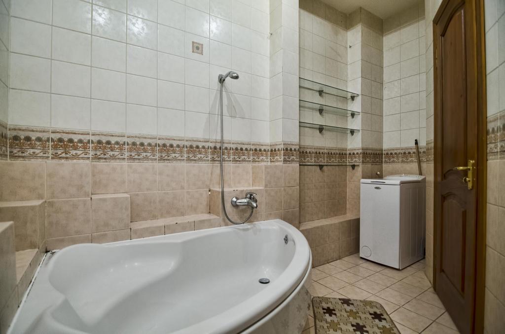 Apartment Hnatuka Center Lviv Ngoại thất bức ảnh