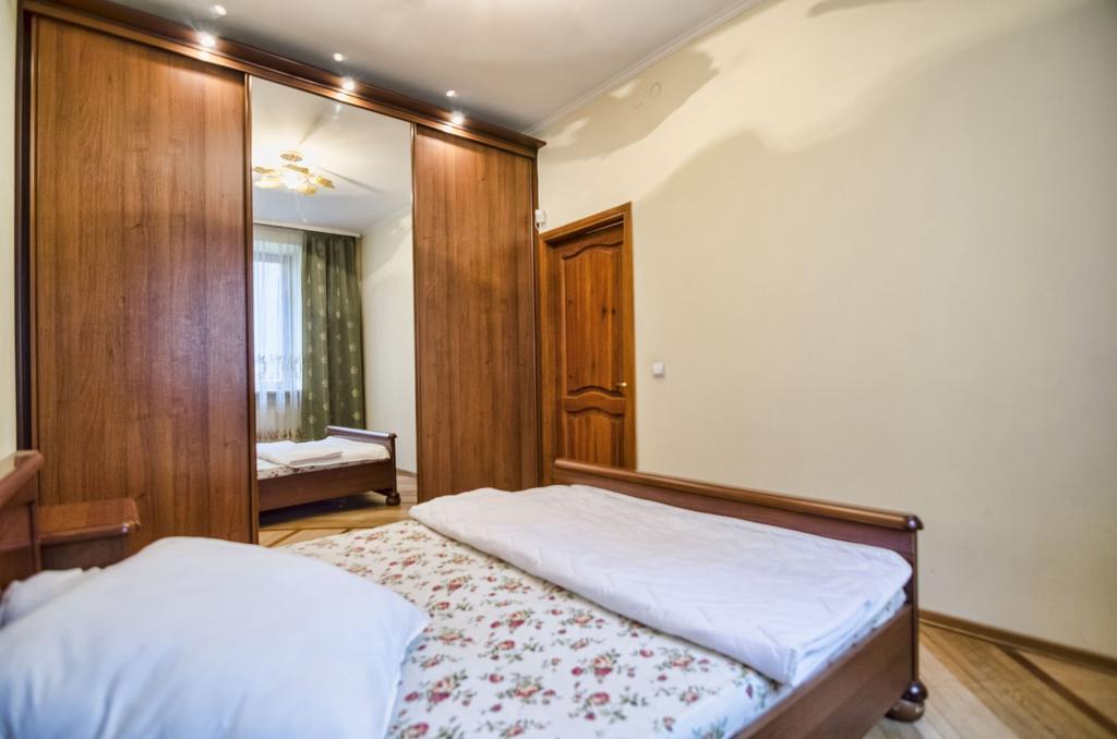 Apartment Hnatuka Center Lviv Ngoại thất bức ảnh